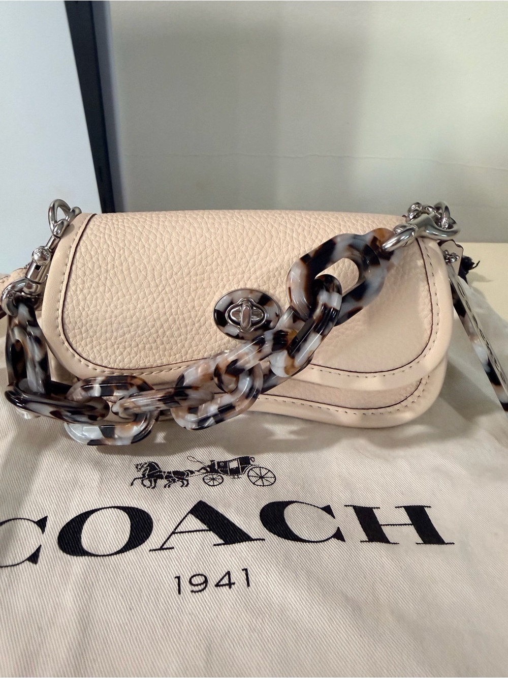 Coach mini wavy dinky Cream Pebble Leather Shoulder Bag with Tortoiseshell Link - Picture 2 of 15